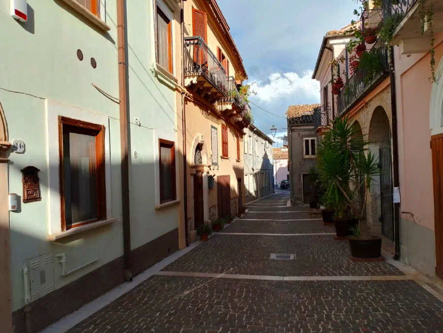 Historic Apartment With Panoramic Terrace in Alanno, PE
