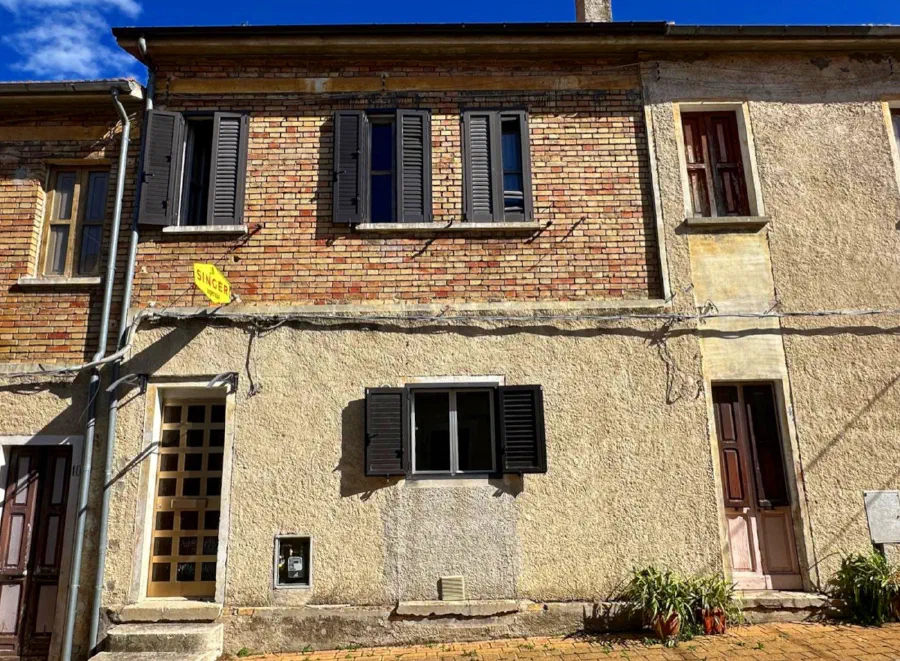 Town House In The Majella National Park in Salle, PE