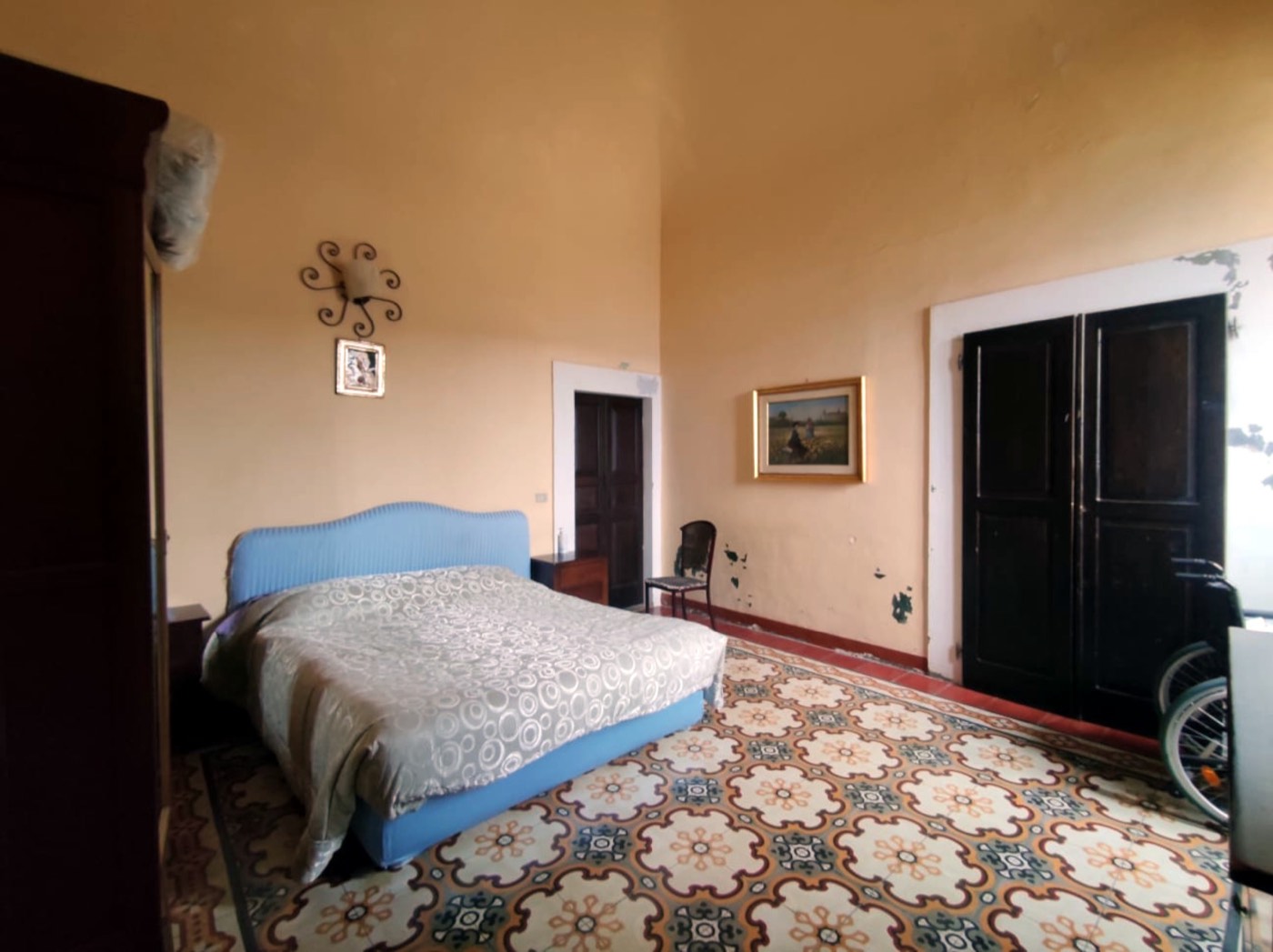 Antique Noble Palace With Panoramic Terrace property photograph
