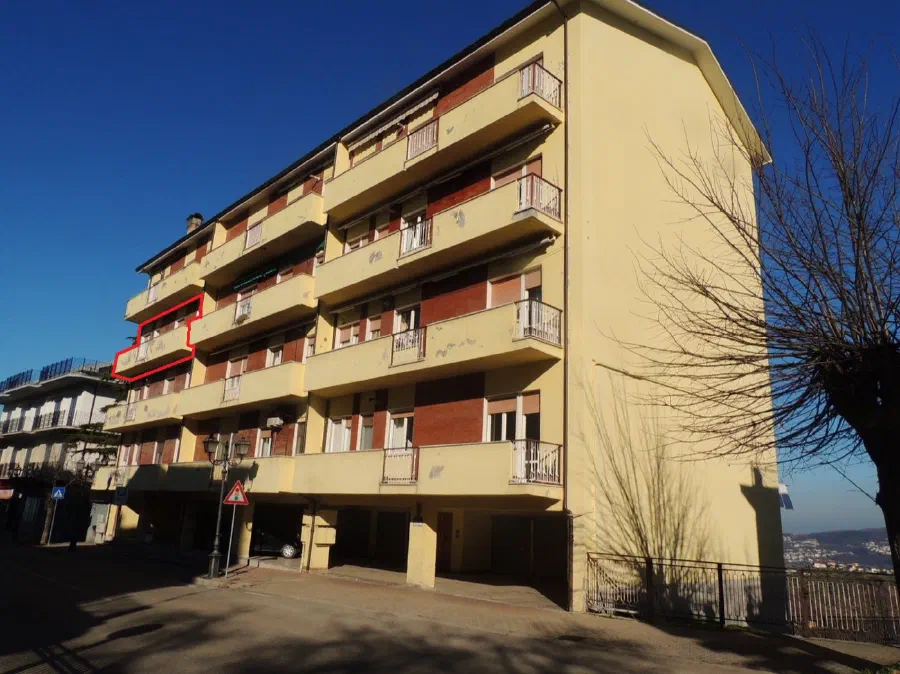 Apartment on the Third Floor with Garage and Cellar in San Valentino in Abruzzo Citeriore, PE