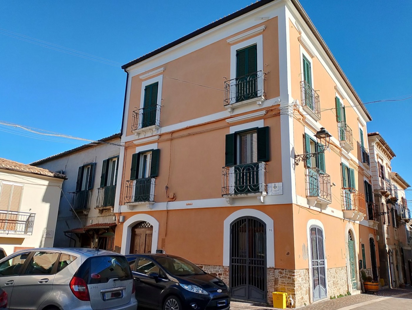 Apartment with Private Entrance in a Historic Building in Alanno, PE