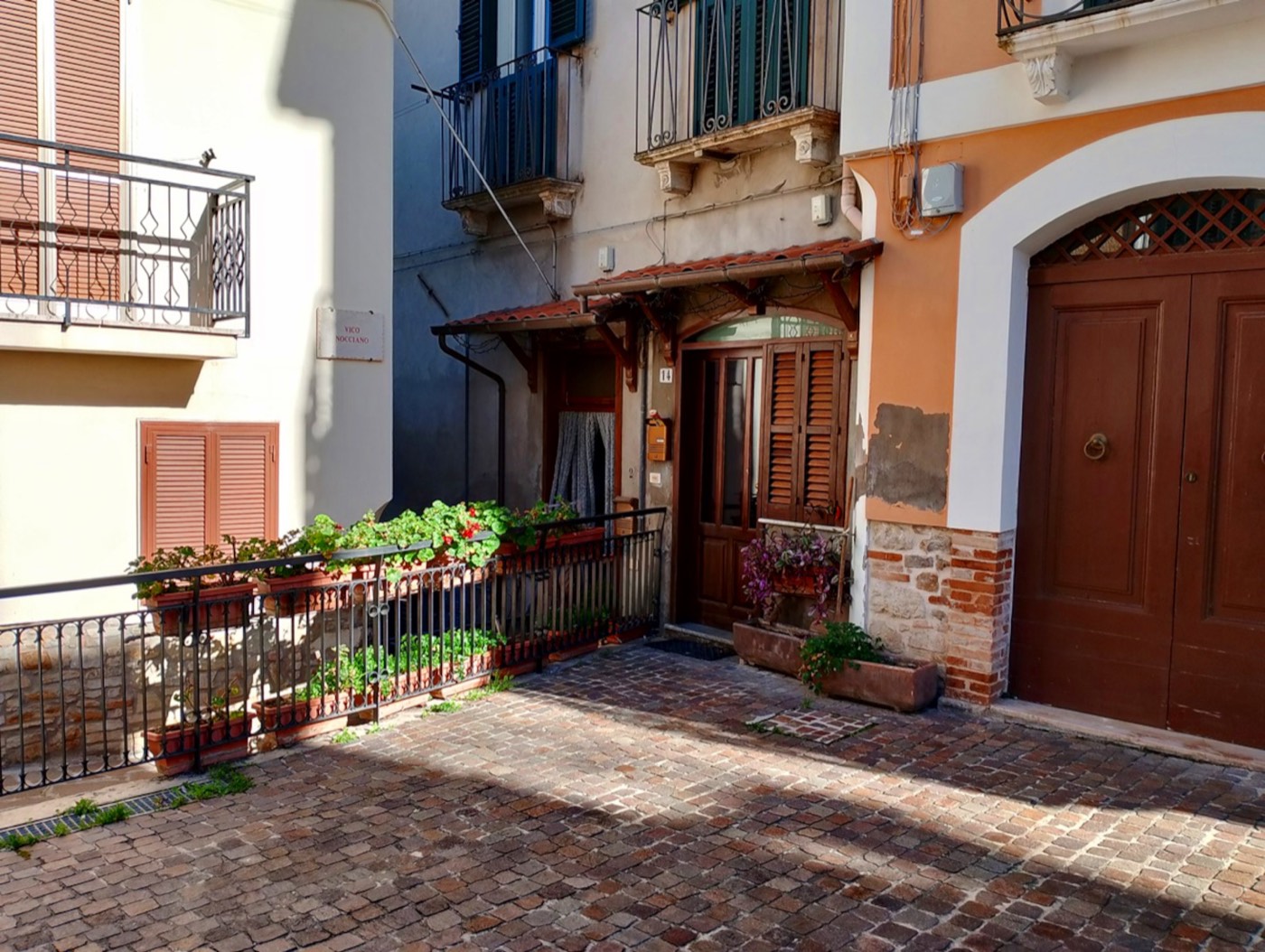 Apartment with Private Entrance in a Historic Building property photograph