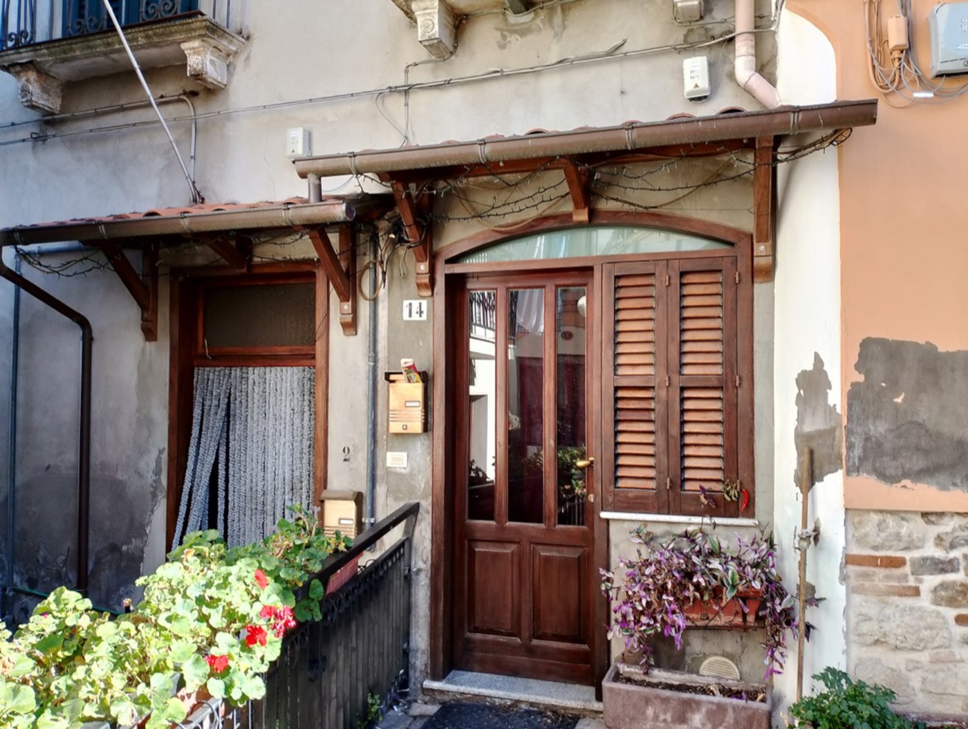 Apartment with Private Entrance in a Historic Building property photograph