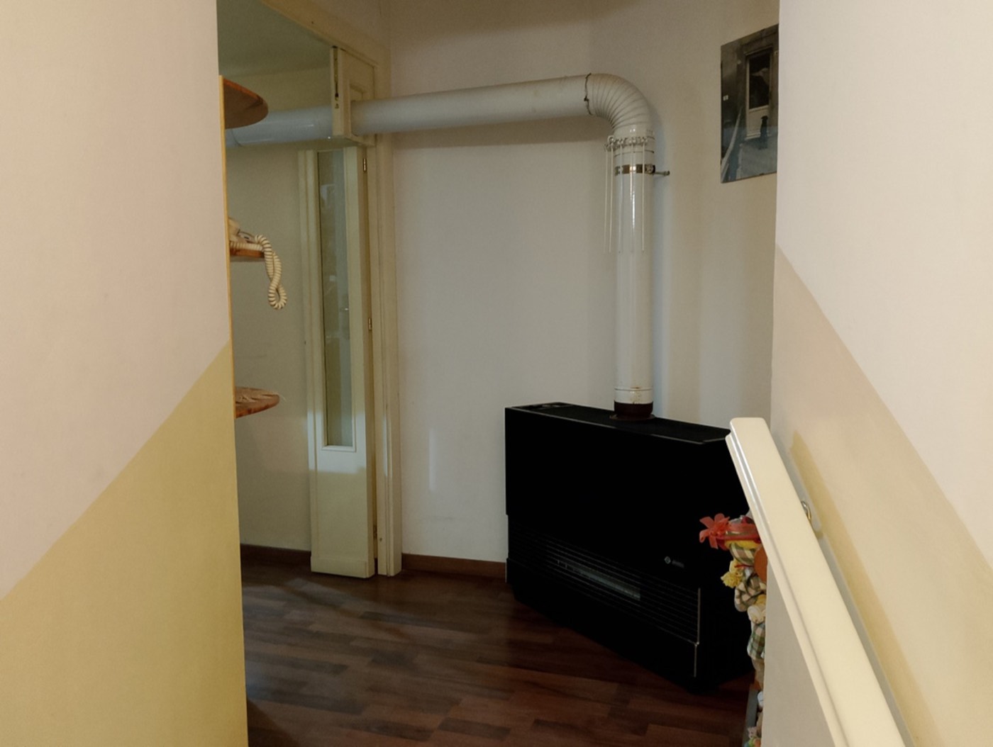 Apartment with Private Entrance in a Historic Building property photograph