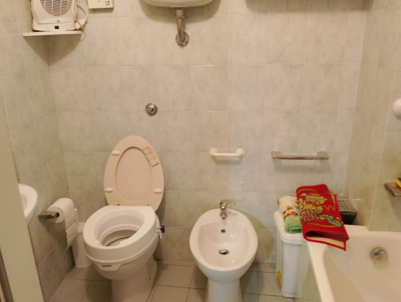 Apartment with Private Entrance in a Historic Building property photograph
