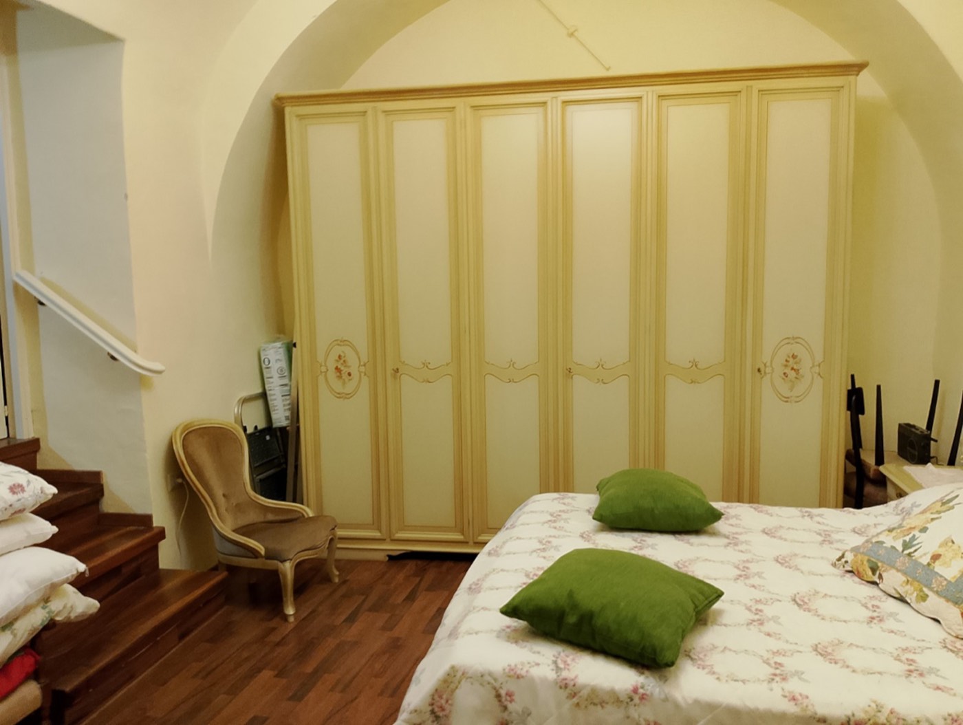 Apartment with Private Entrance in a Historic Building property photograph