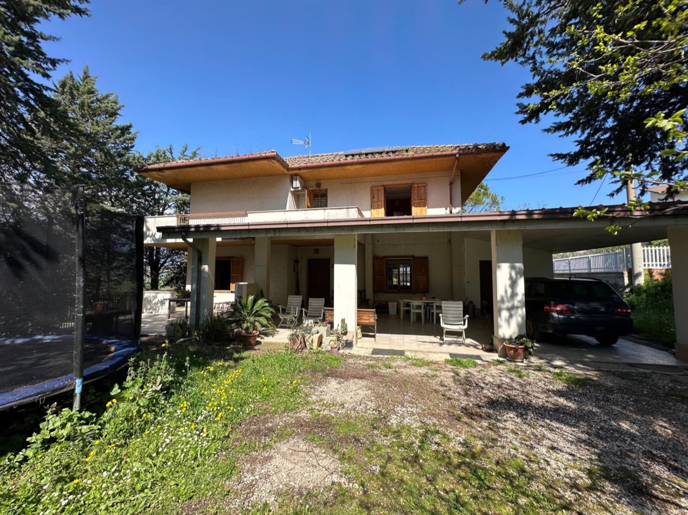 Detached Villa with Garden, Portico and Land property photograph
