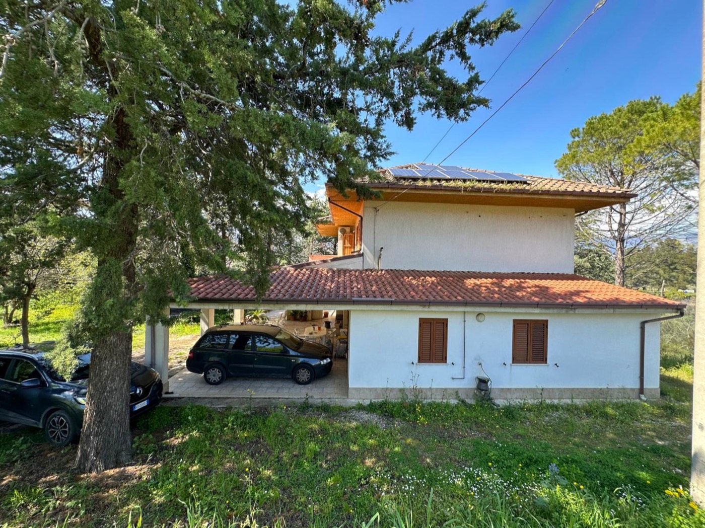 Detached Villa with Garden, Portico and Land property photograph
