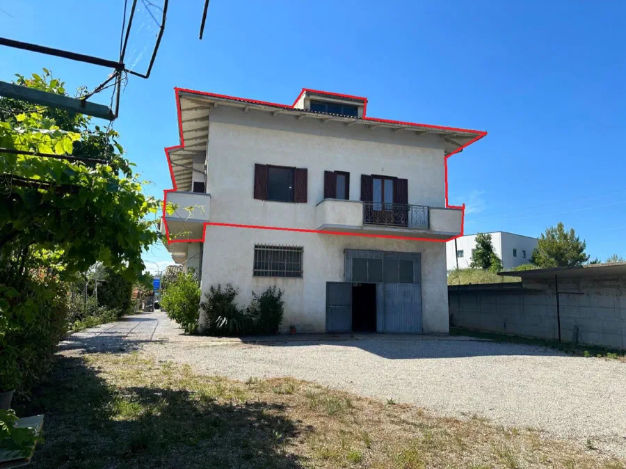 Apartment with Garage, Attic and Private Courtyard in Atri, TE