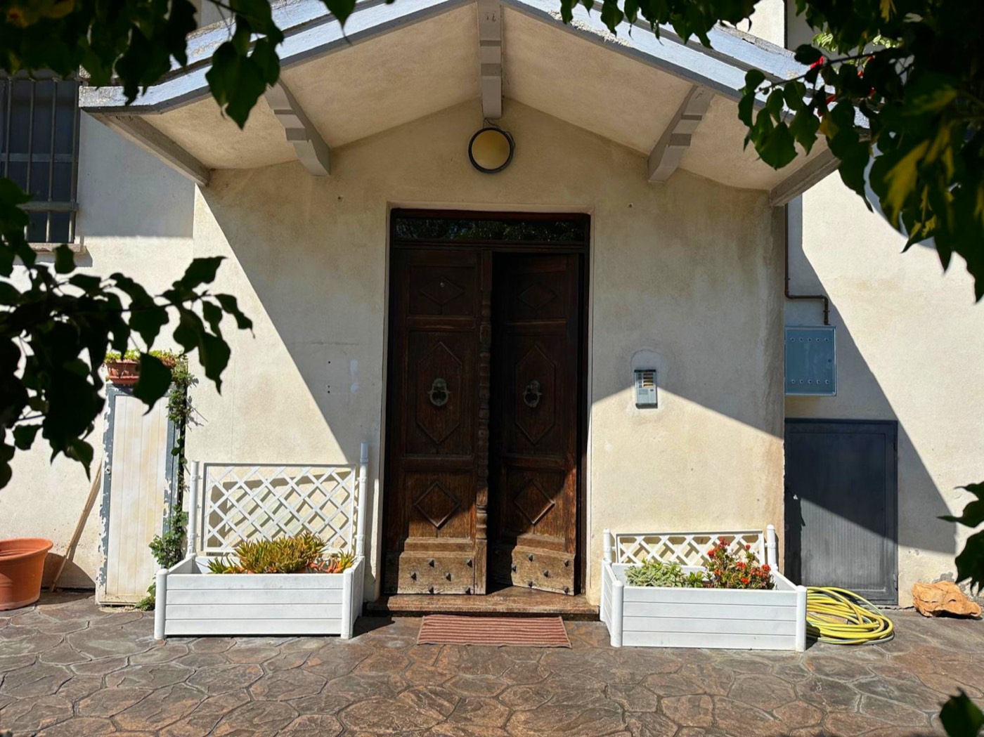 Apartment with Garage, Attic and Private Courtyard property photograph