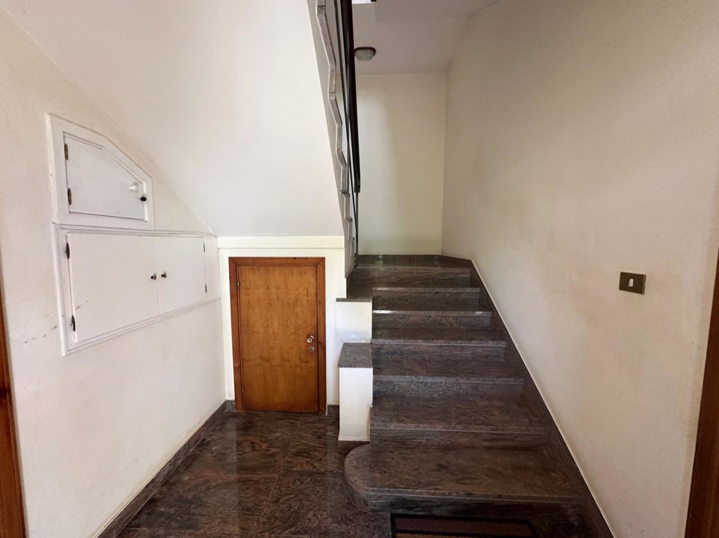 Apartment with Garage, Attic and Private Courtyard property photograph