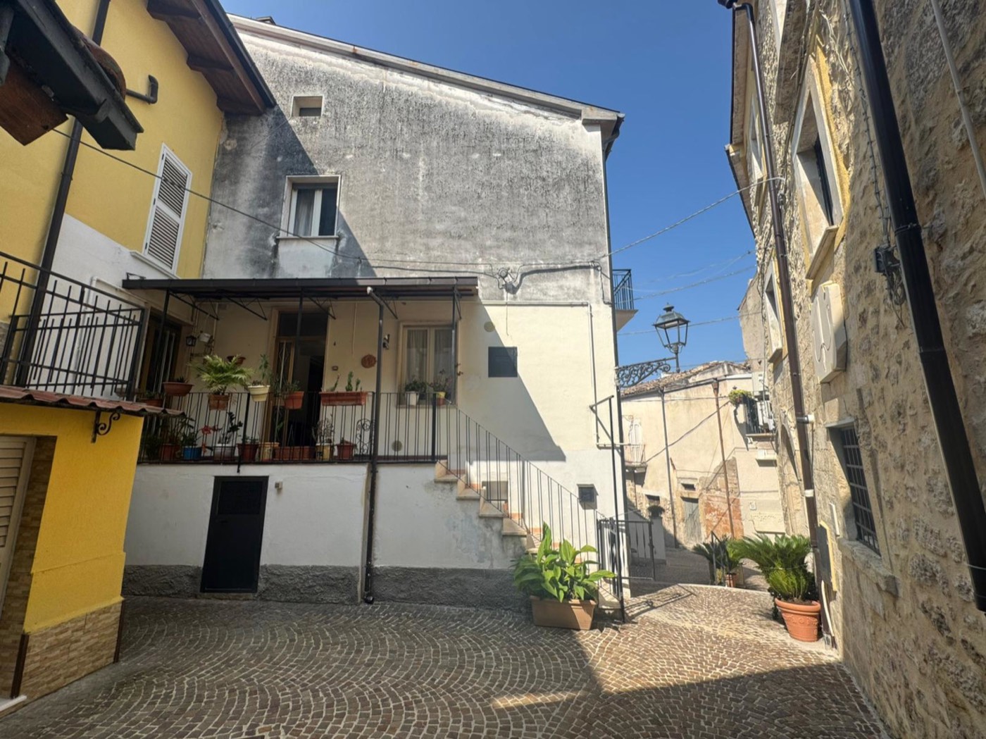Independent Portion with Panoramic Balcony in the Historic Centre in Lettomanoppello, PE