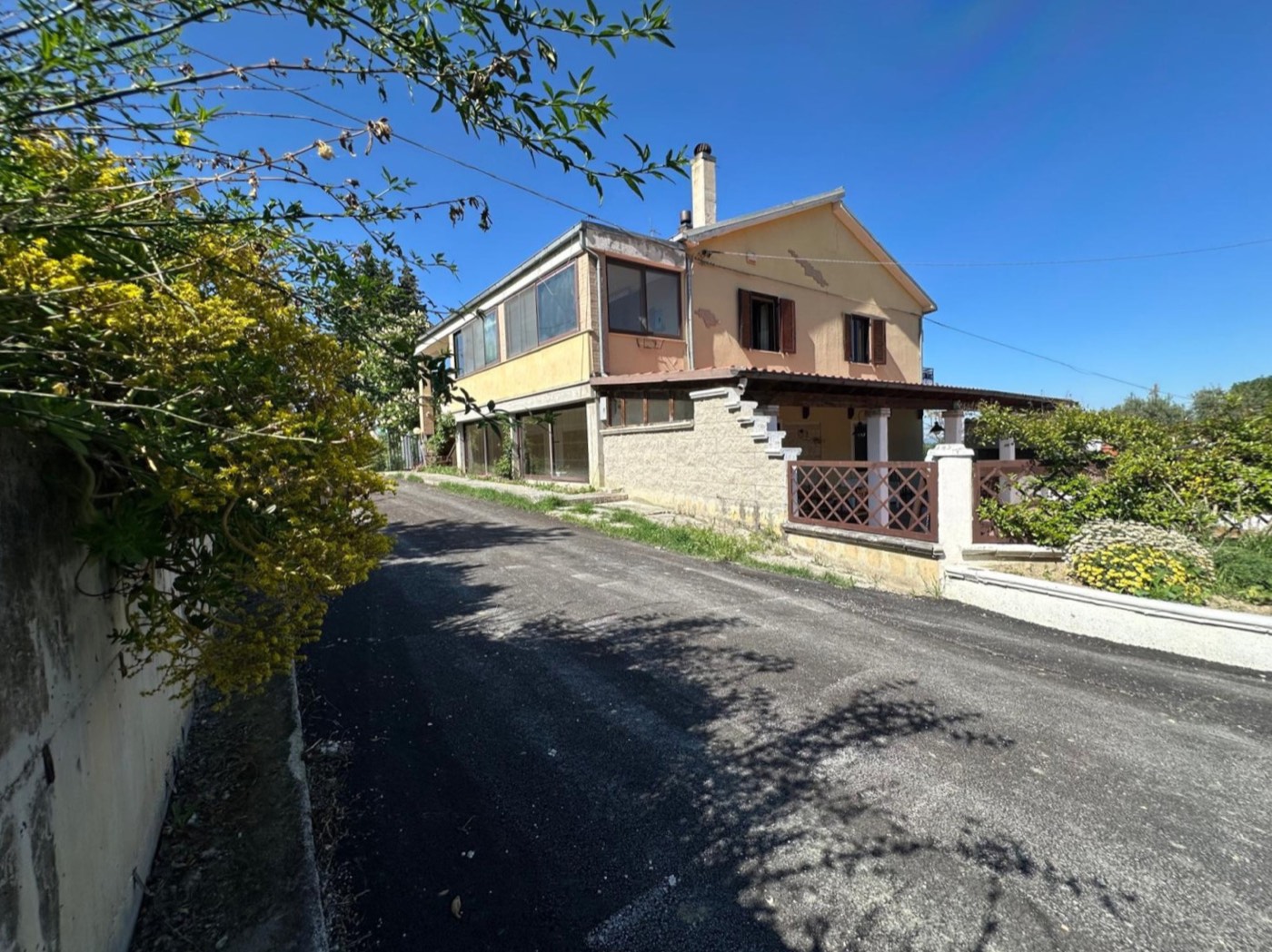 Enchanting independent portion with terrace and garage property photograph