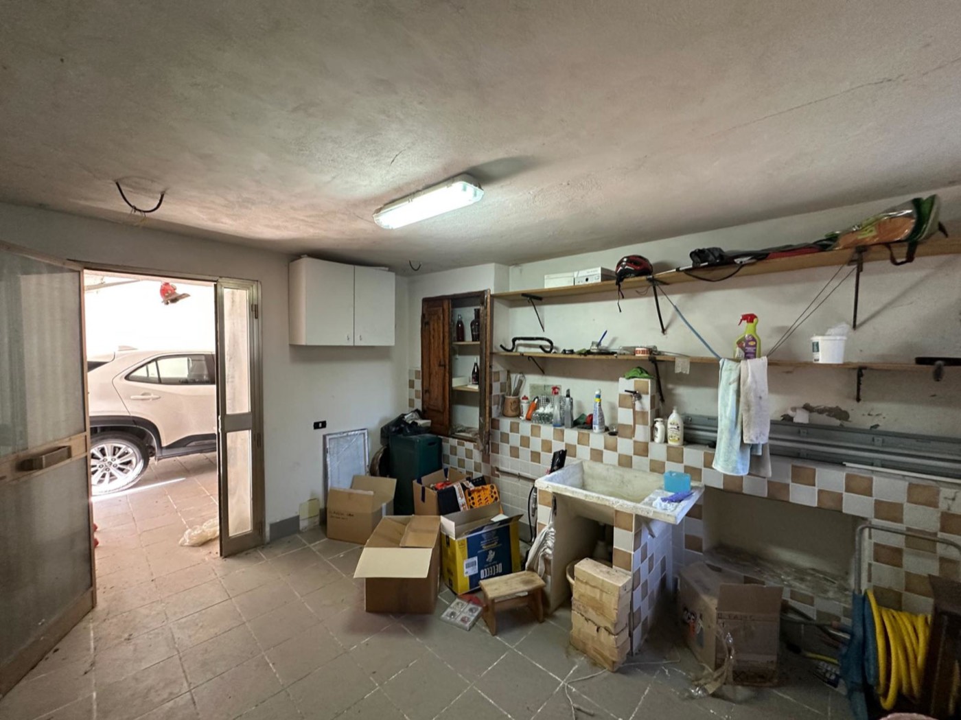 Enchanting independent portion with terrace and garage property photograph