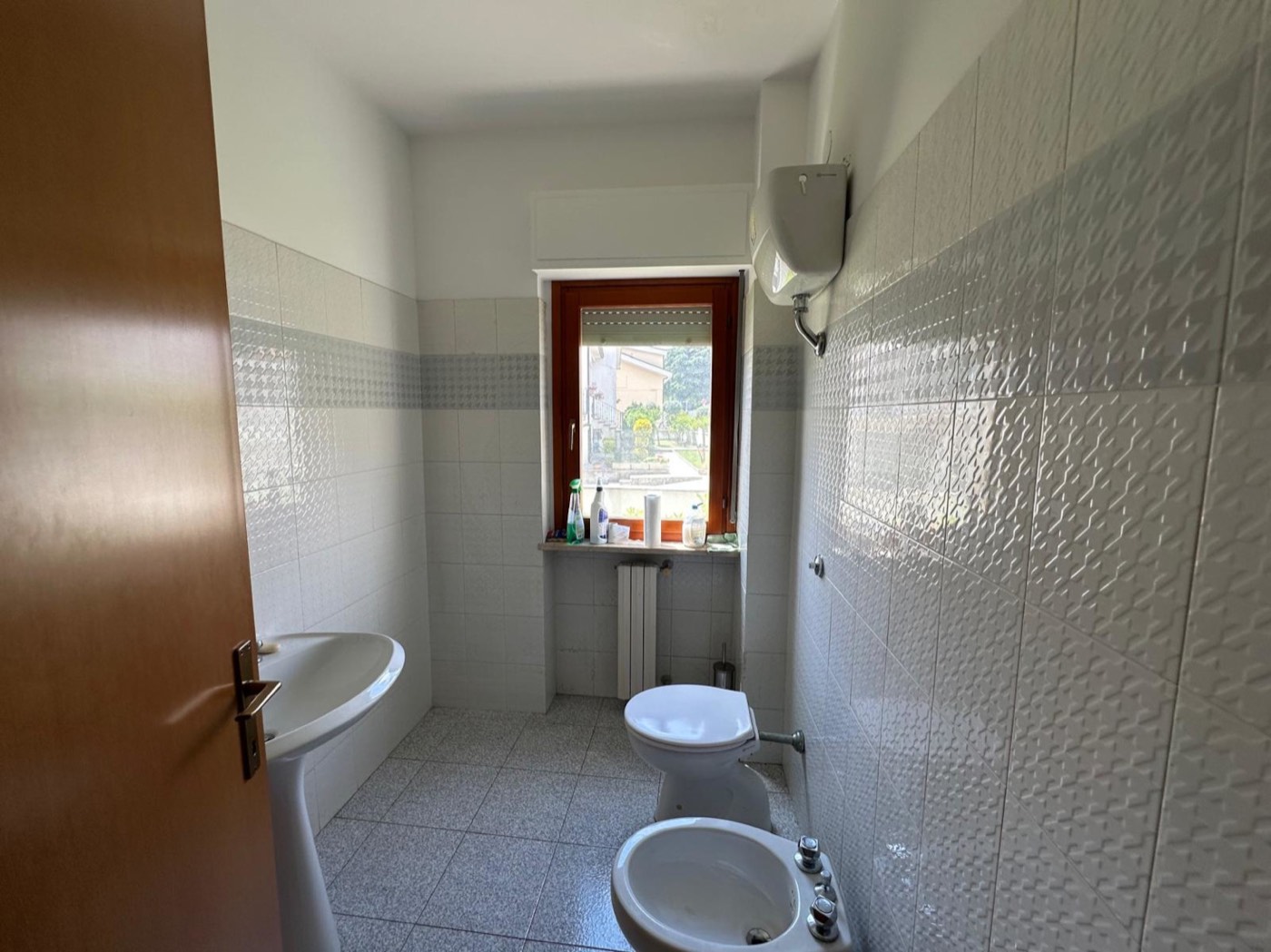 Spacious Apartment in Torre de' Passeri property photograph