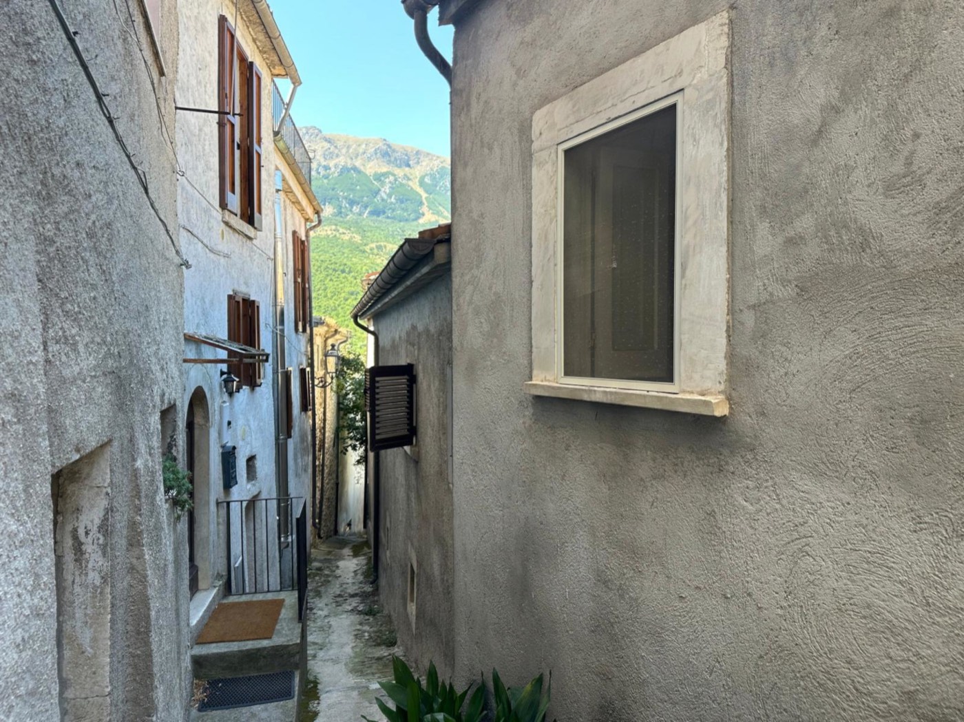 Townhouse with Cellars in the Historic Centre of Caramanico Terme in Caramanico Terme, PE
