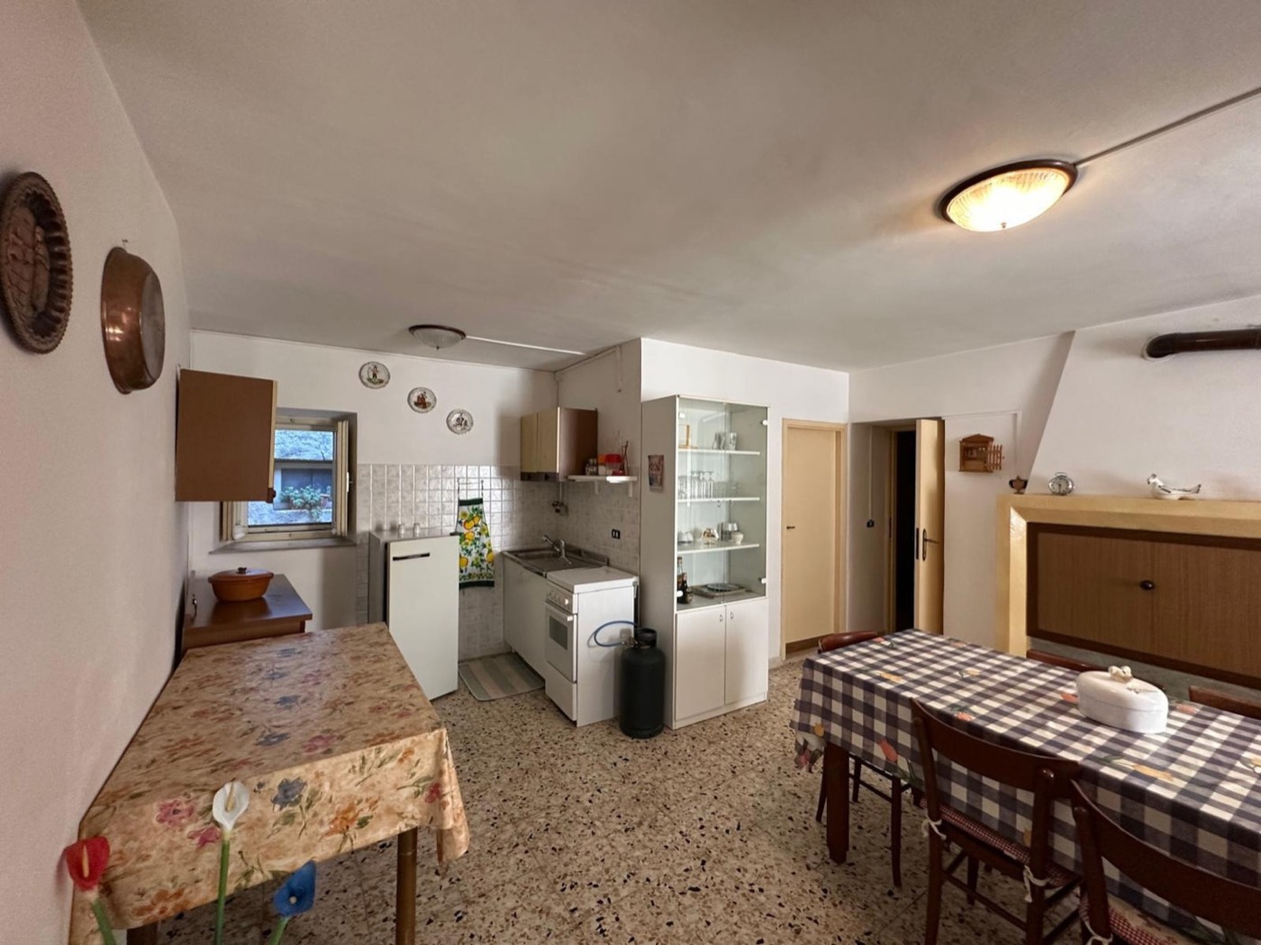 Townhouse with Cellars in the Historic Centre of Caramanico Terme property photograph