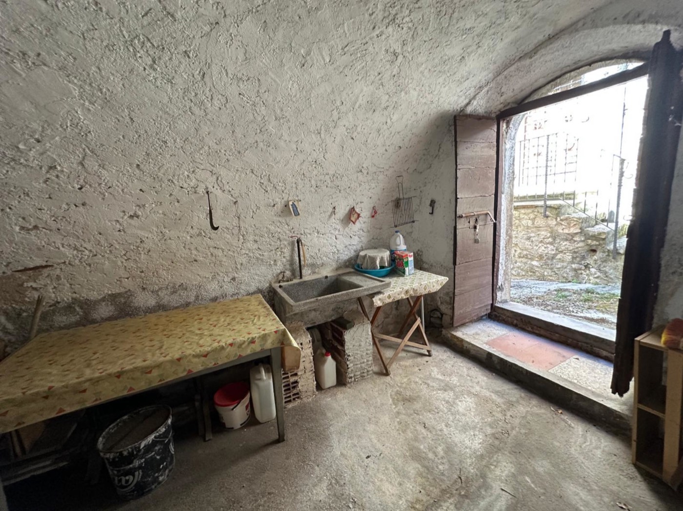 Townhouse with Cellars in the Historic Centre of Caramanico Terme property photograph