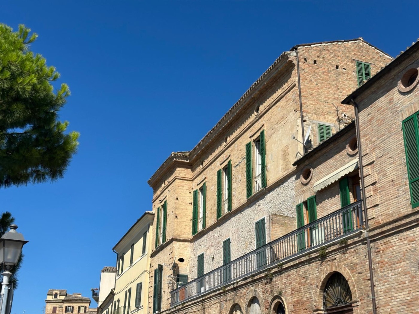 Independent Apartment in a Noble Palace in the Historic Centre property photograph