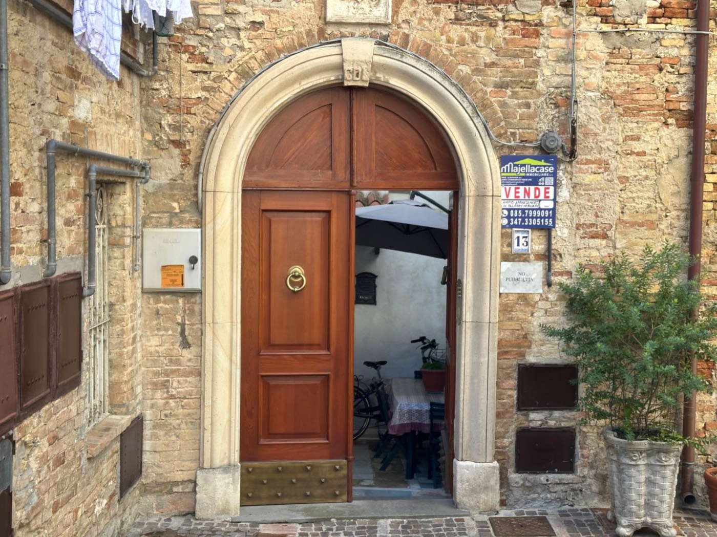 Independent Apartment in a Noble Palace in the Historic Centre property photograph