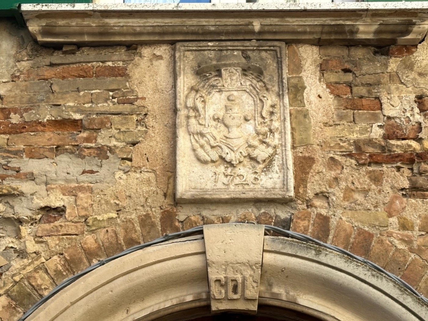 Independent Apartment in a Noble Palace in the Historic Centre property photograph