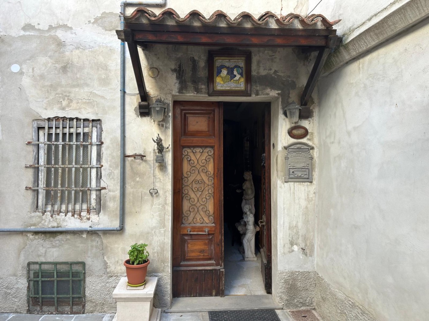 Independent Apartment in a Noble Palace in the Historic Centre property photograph