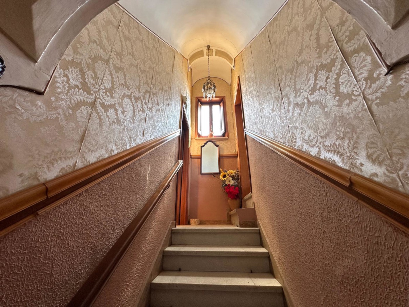 Independent Apartment in a Noble Palace in the Historic Centre property photograph