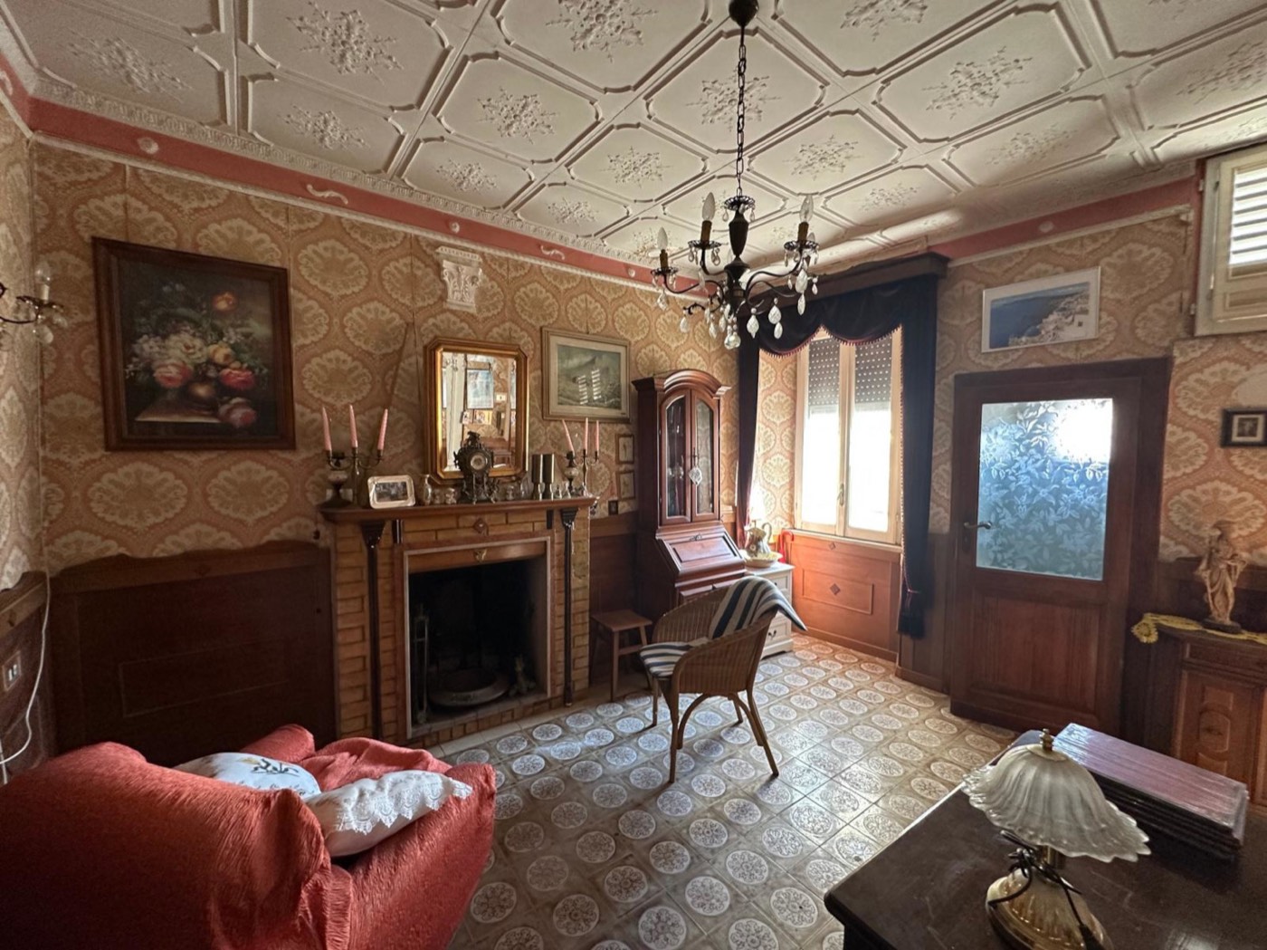 Independent Apartment in a Noble Palace in the Historic Centre property photograph