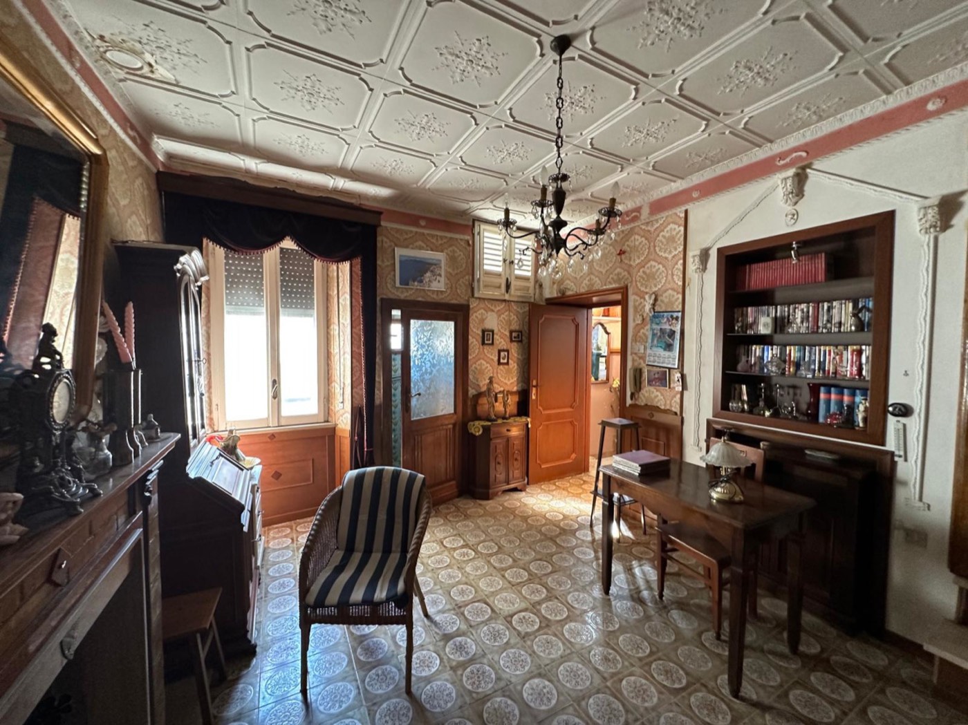 Independent Apartment in a Noble Palace in the Historic Centre property photograph