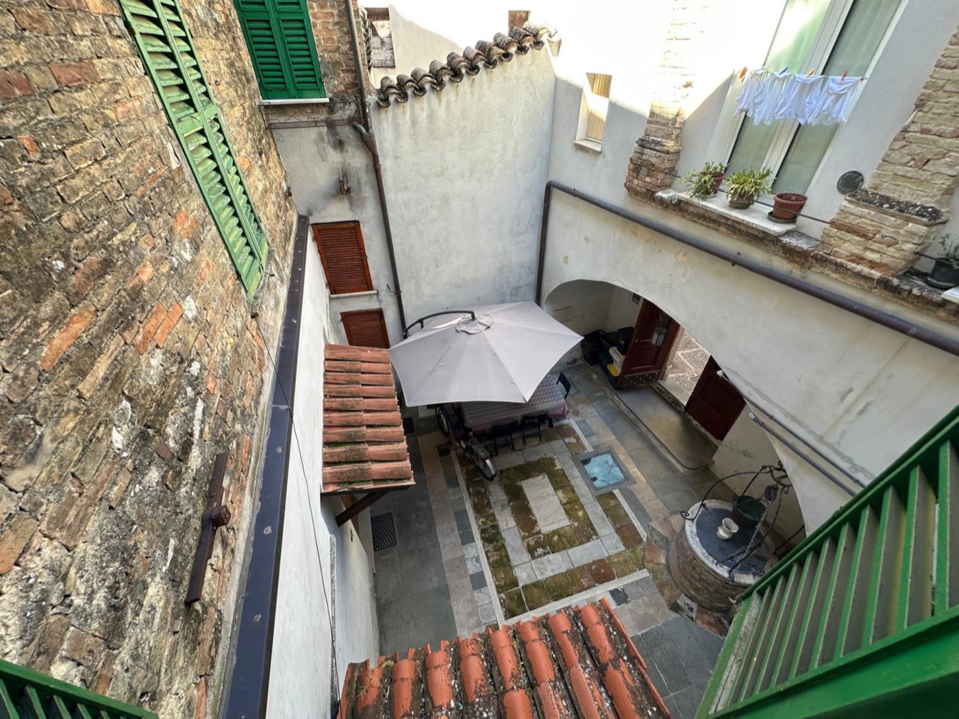 Independent Apartment in a Noble Palace in the Historic Centre property photograph