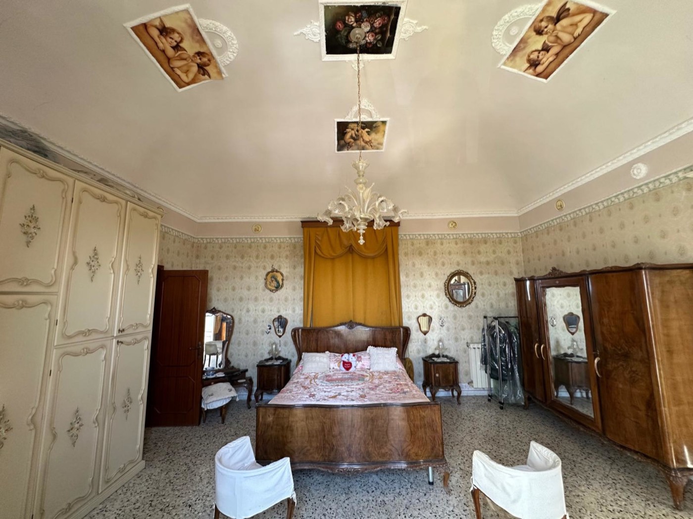 Independent Apartment in a Noble Palace in the Historic Centre property photograph