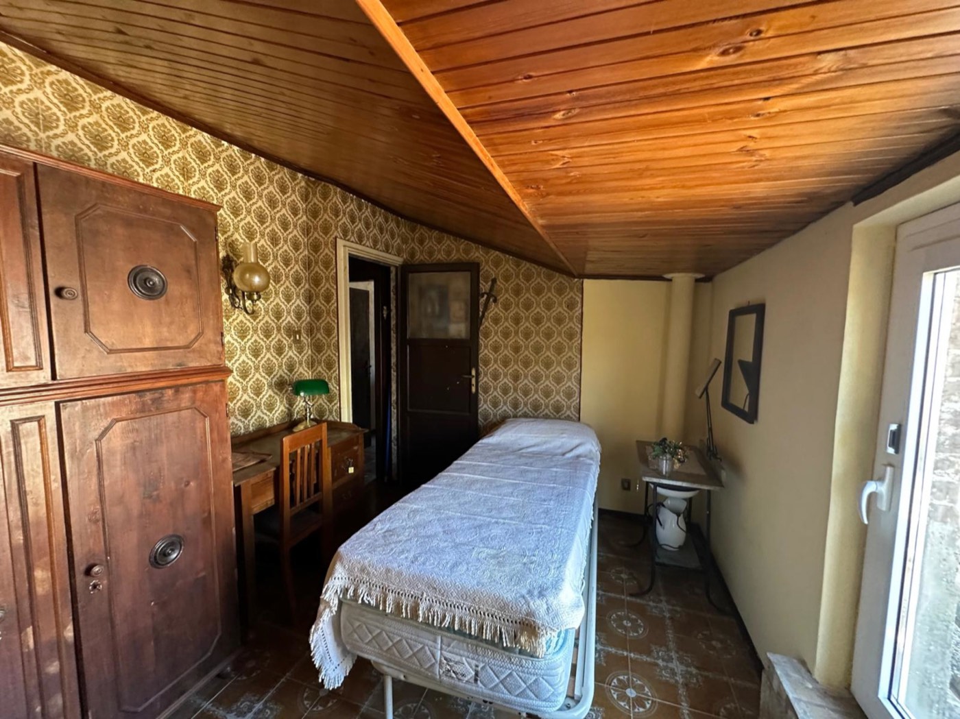 Independent Apartment in a Noble Palace in the Historic Centre property photograph