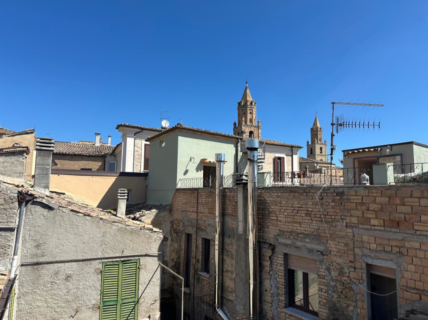 Independent Apartment in a Noble Palace in the Historic Centre property photograph