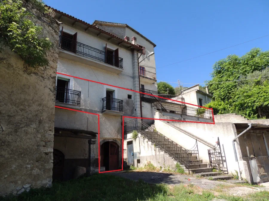 First-Floor Apartment with Terrace, Cellar and Grotto in Capestrano, AQ