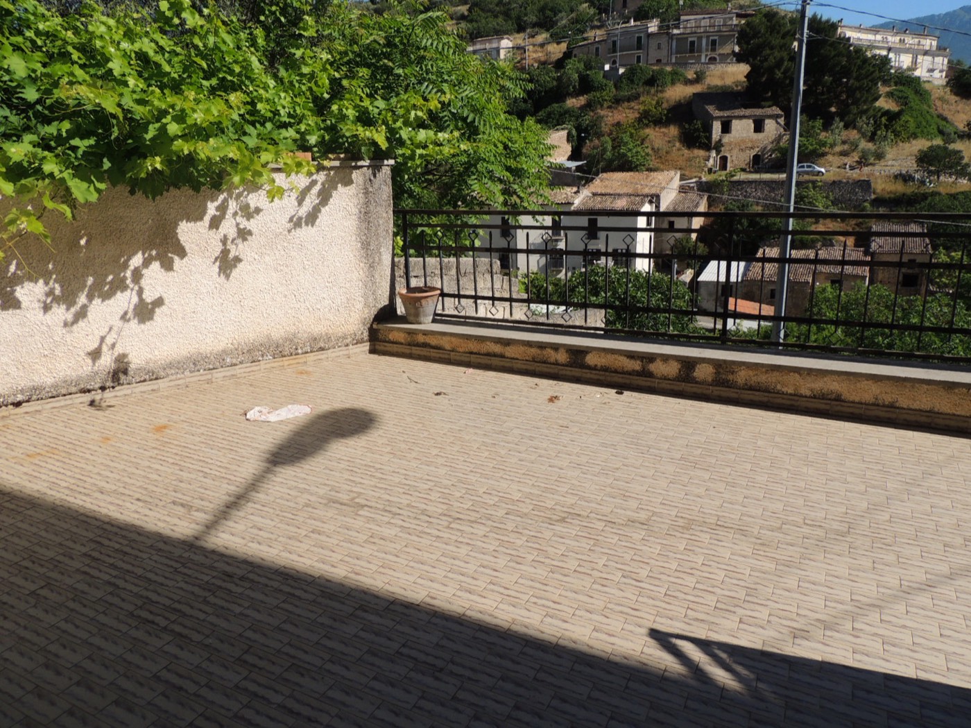 First-Floor Apartment with Terrace, Cellar and Grotto property photograph