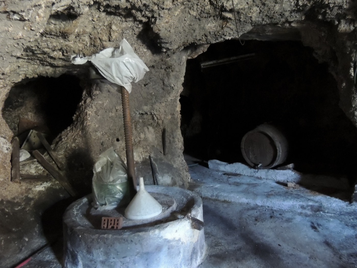 First-Floor Apartment with Terrace, Cellar and Grotto property photograph