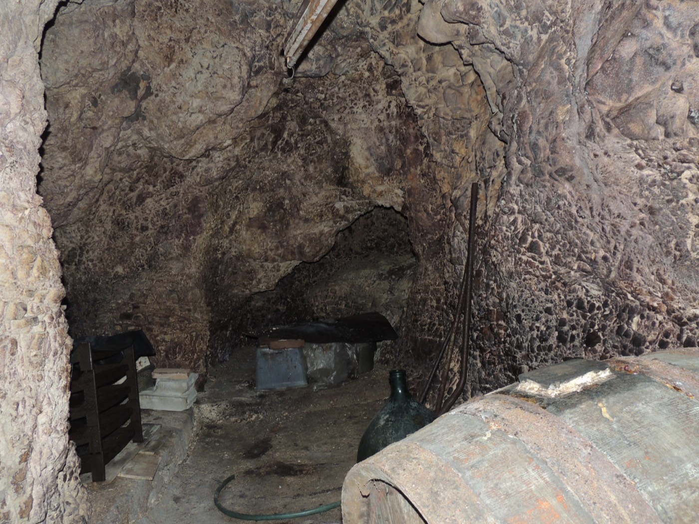 First-Floor Apartment with Terrace, Cellar and Grotto property photograph