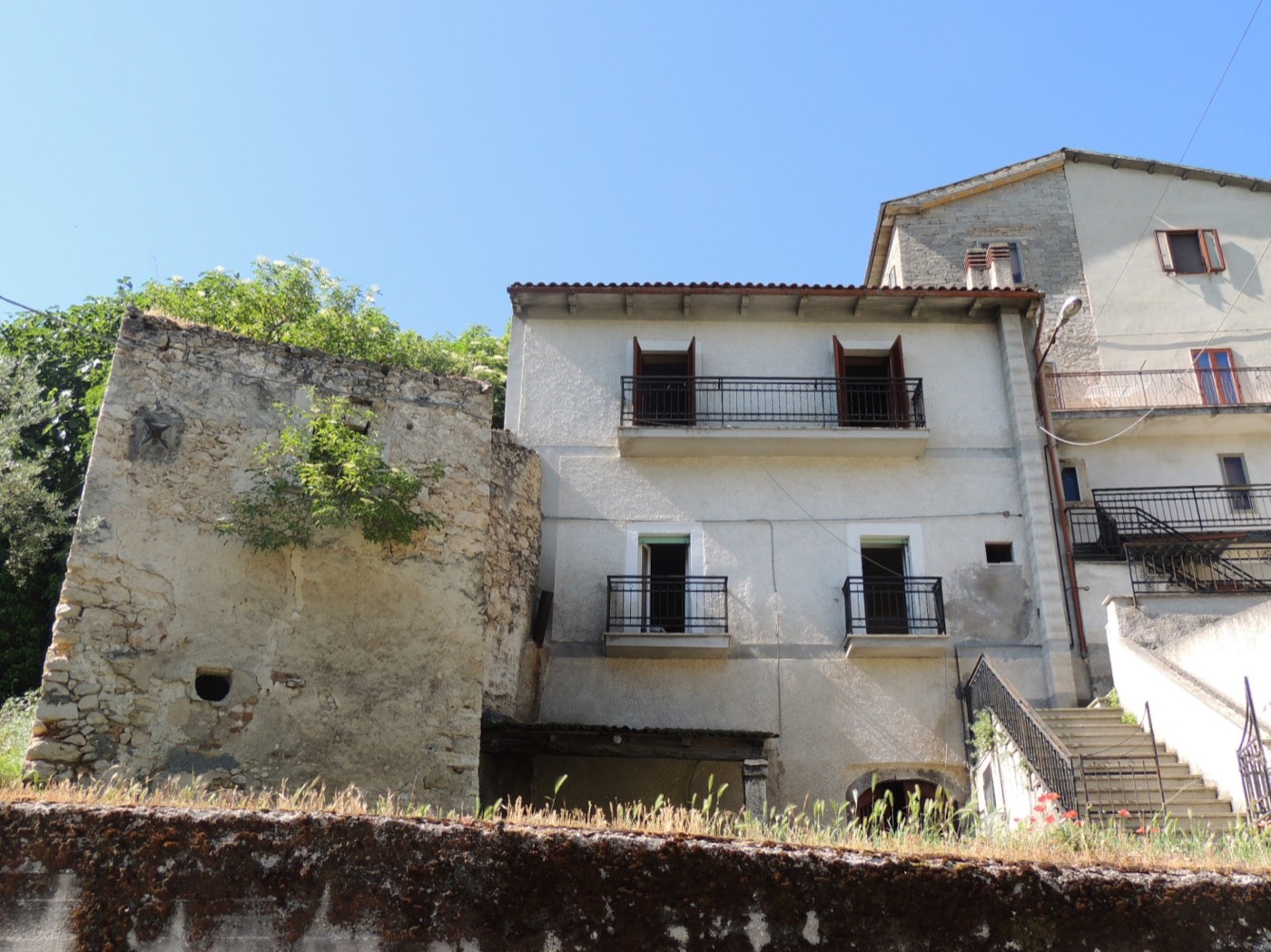 Apartment with Panoramic Terrace in Capestrano, AQ