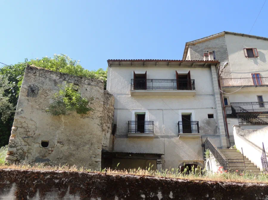 Apartment with Panoramic Terrace in Capestrano, AQ