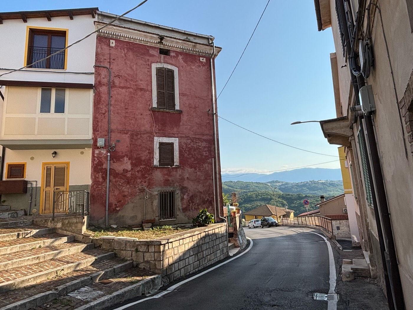 Townhouse Under Renovation in the Centre of Lettomanoppello property photograph