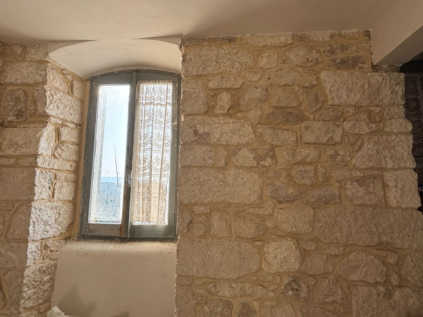 Townhouse Under Renovation in the Centre of Lettomanoppello property photograph