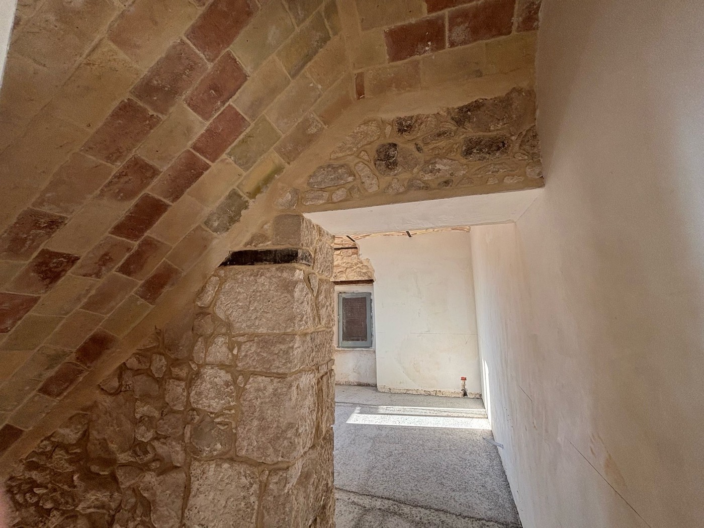 Townhouse Under Renovation in the Centre of Lettomanoppello property photograph