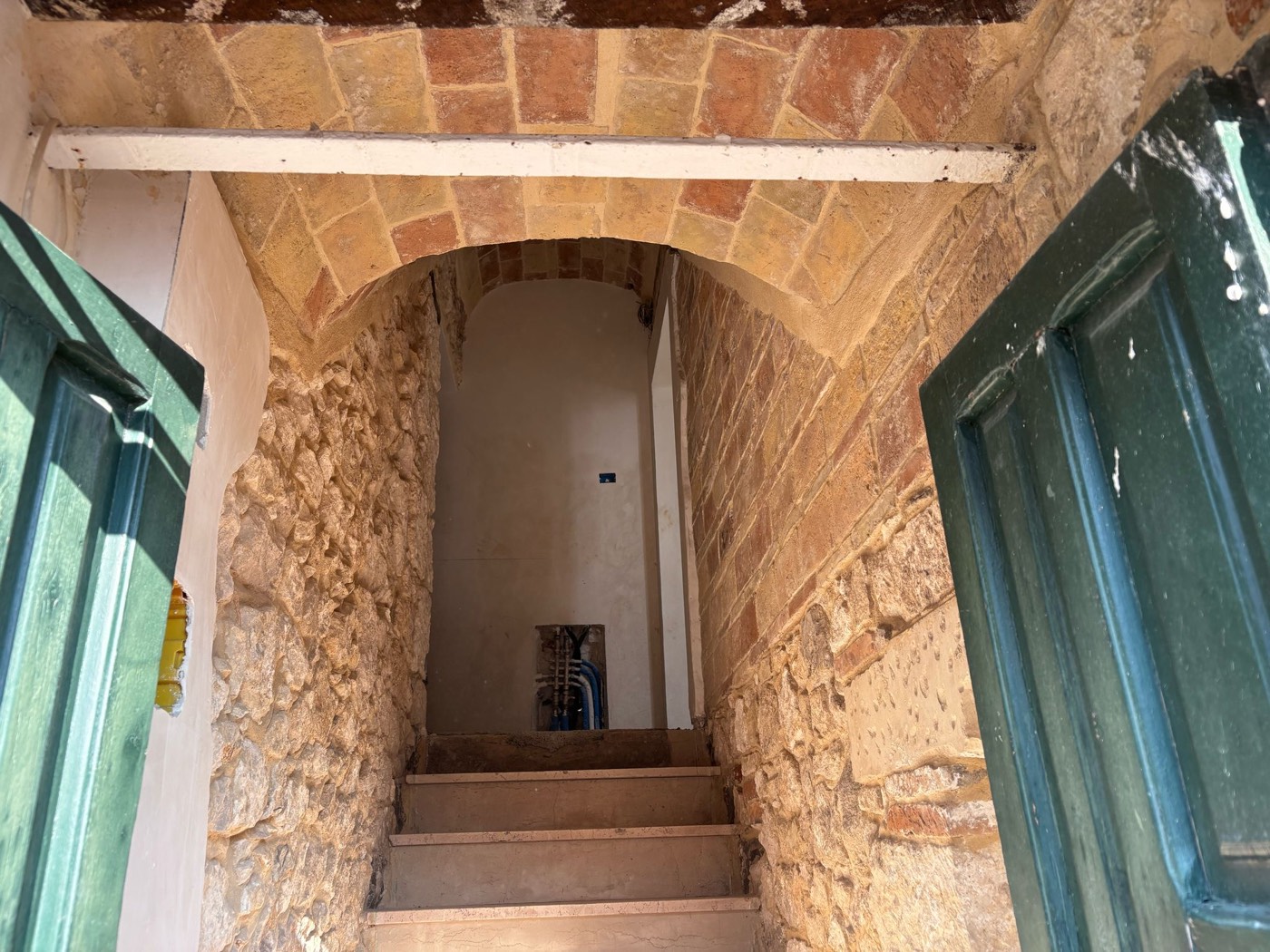 Townhouse Under Renovation in the Centre of Lettomanoppello property photograph