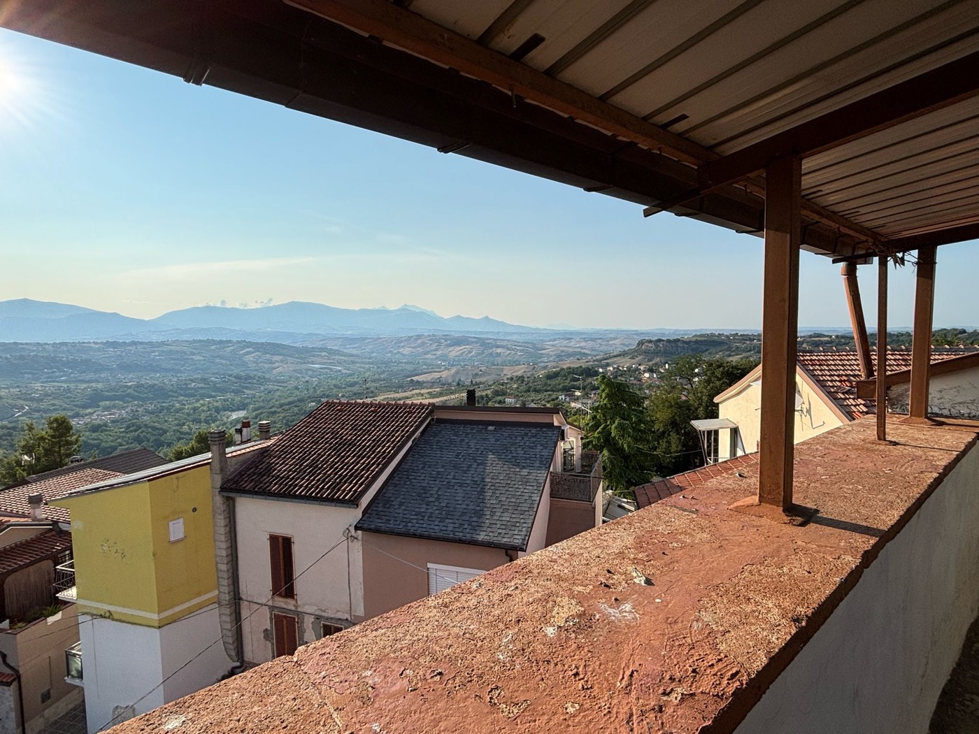 Townhouse Under Renovation in the Centre of Lettomanoppello property photograph