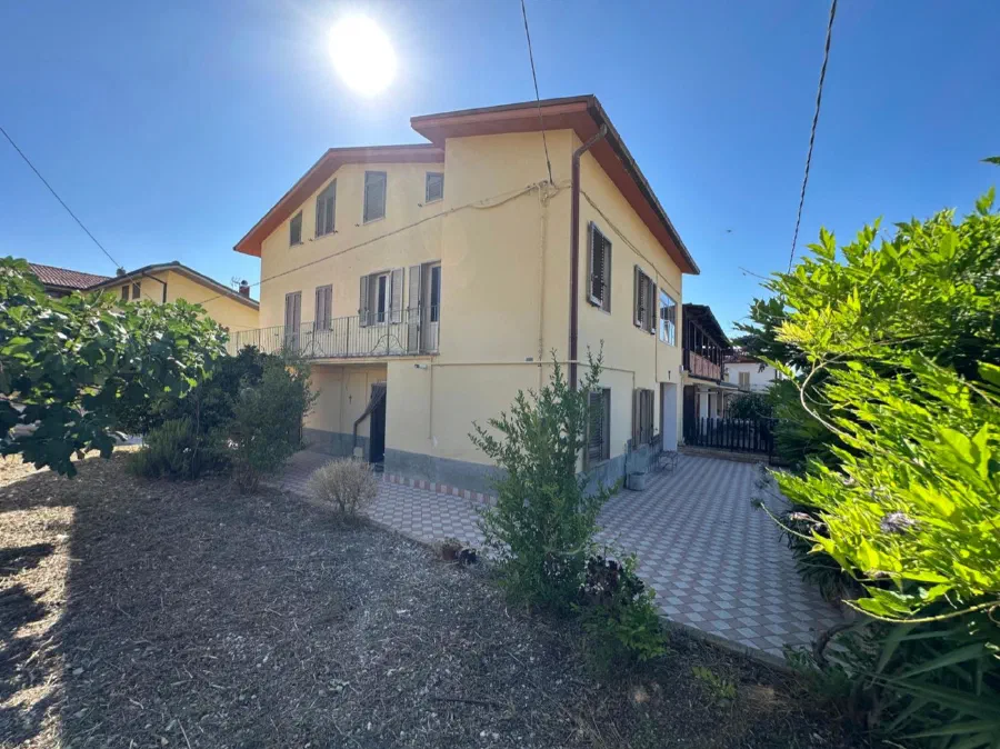 Self-contained house with exclusive courtyard and garden in Scafa, PE