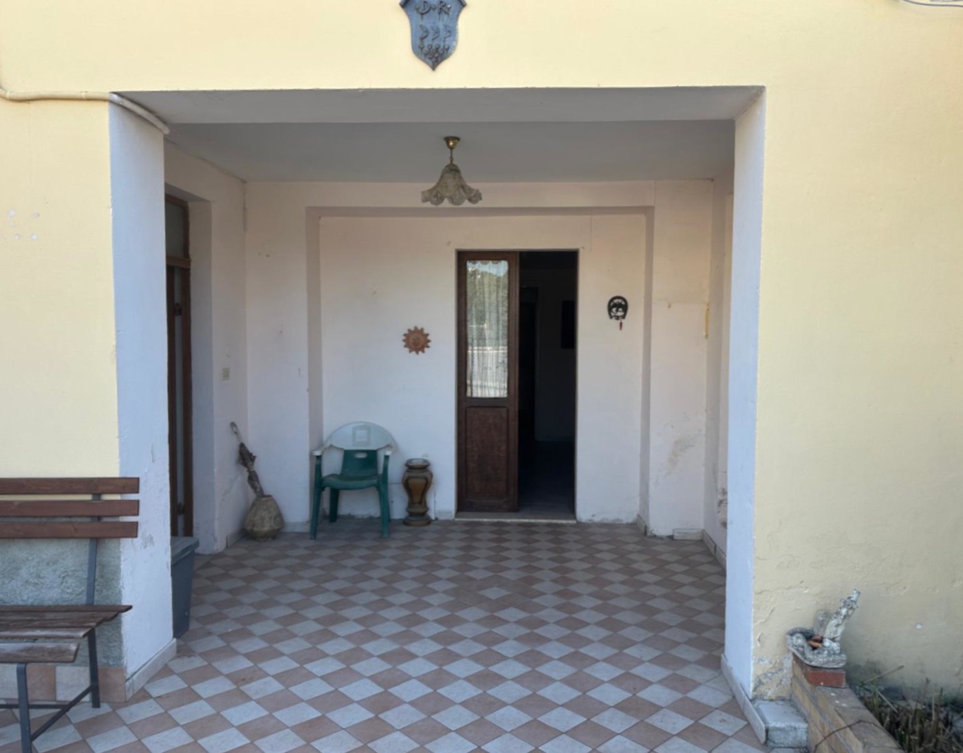 Self-contained house with exclusive courtyard and garden property photograph