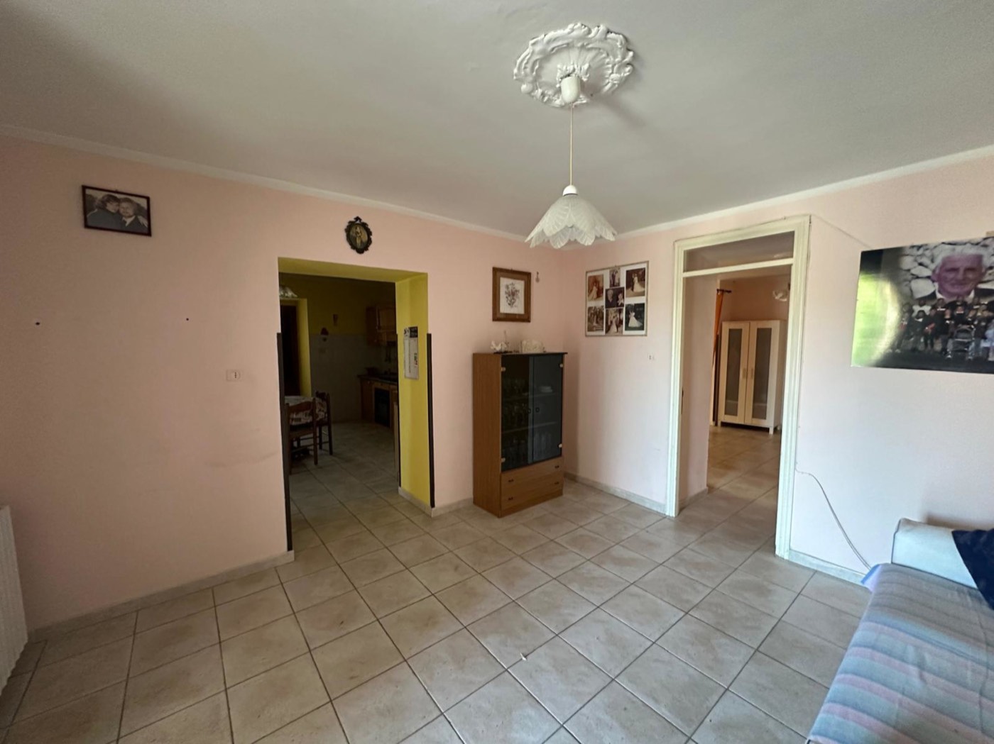 Self-contained house with exclusive courtyard and garden property photograph