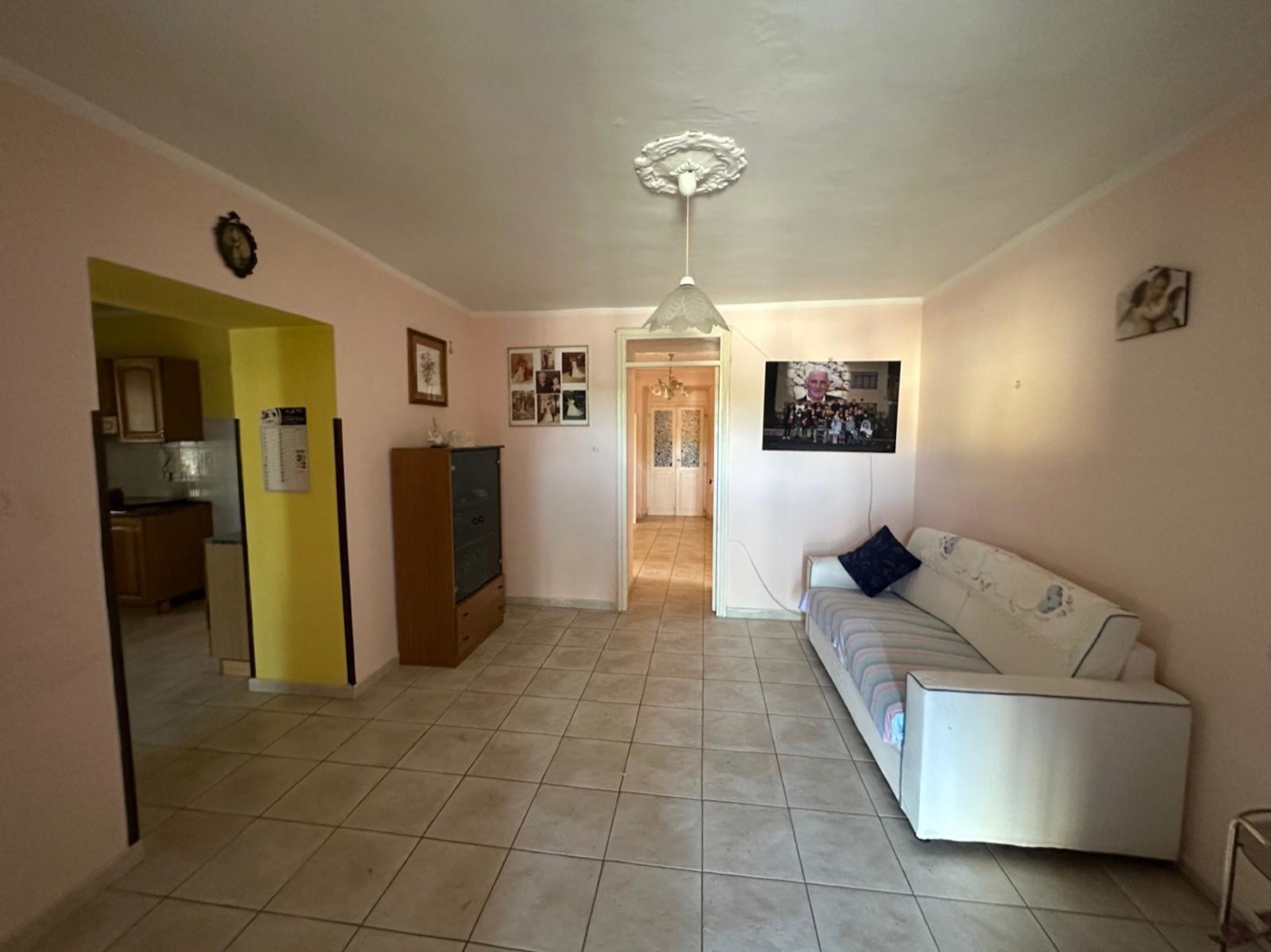 Self-contained house with exclusive courtyard and garden property photograph