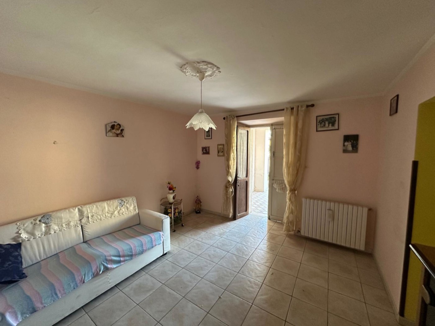 Self-contained house with exclusive courtyard and garden property photograph