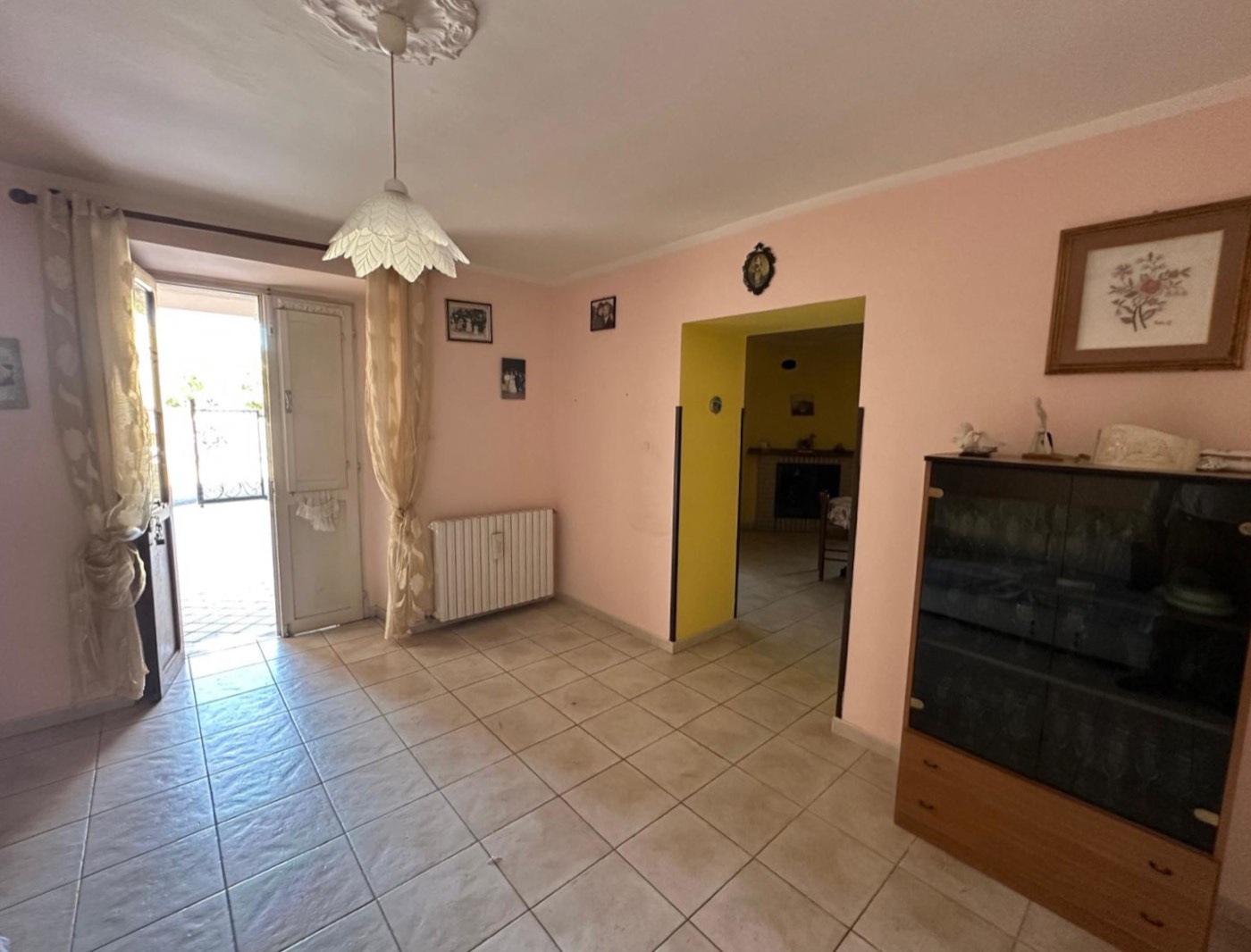 Self-contained house with exclusive courtyard and garden property photograph